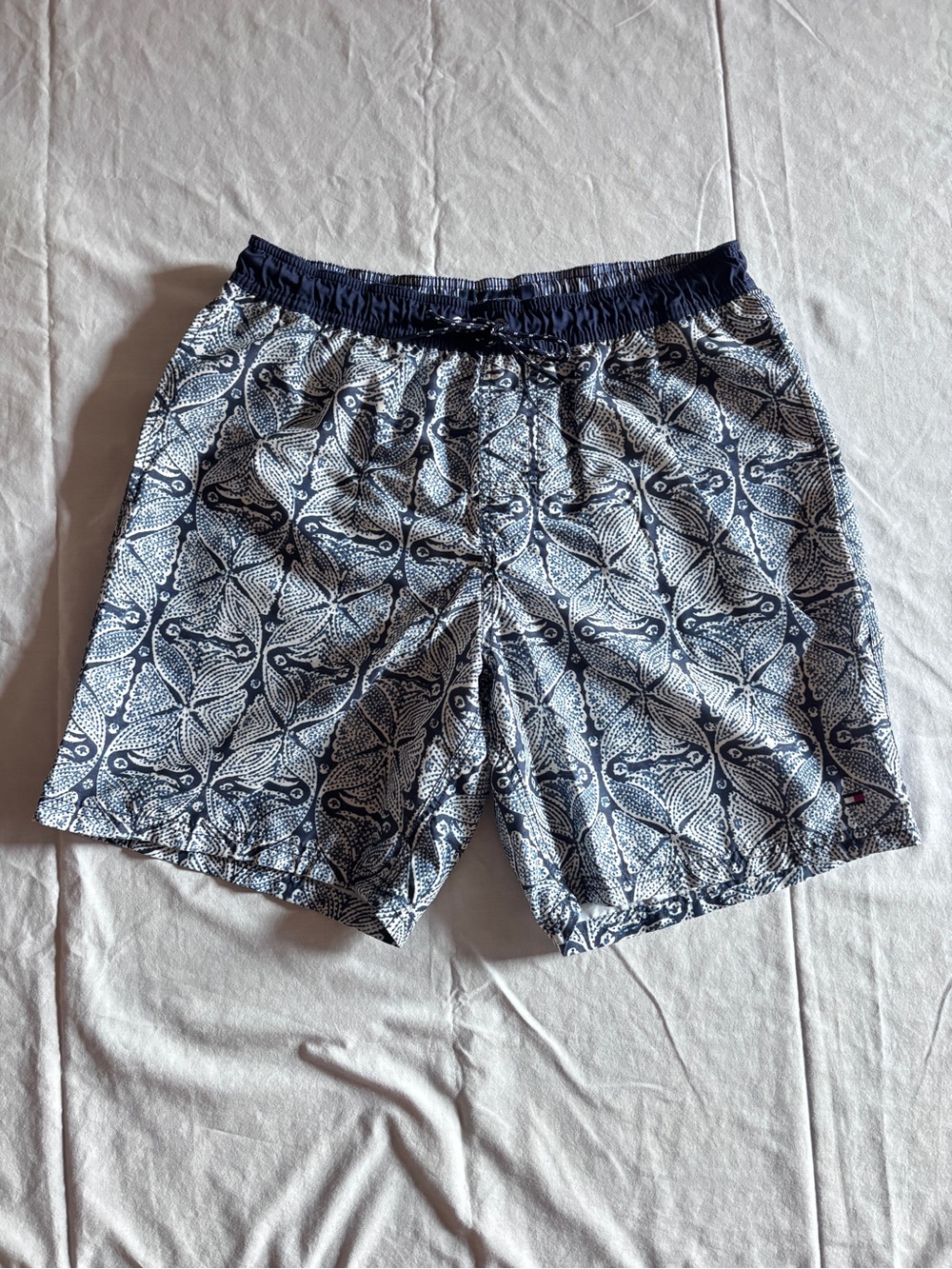 Tommy Hilfiger Geometric Medallion Pattern Lined Board Shorts Navy Blue/ White